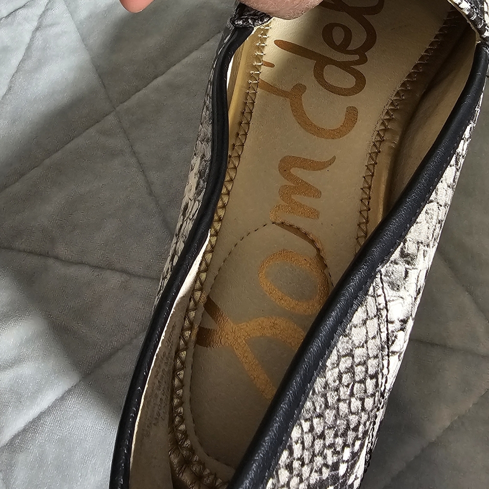 Sam Edelman Women Black & White Snake Print Loafers W/ Chain Sz 8 - Picture 4 of 9